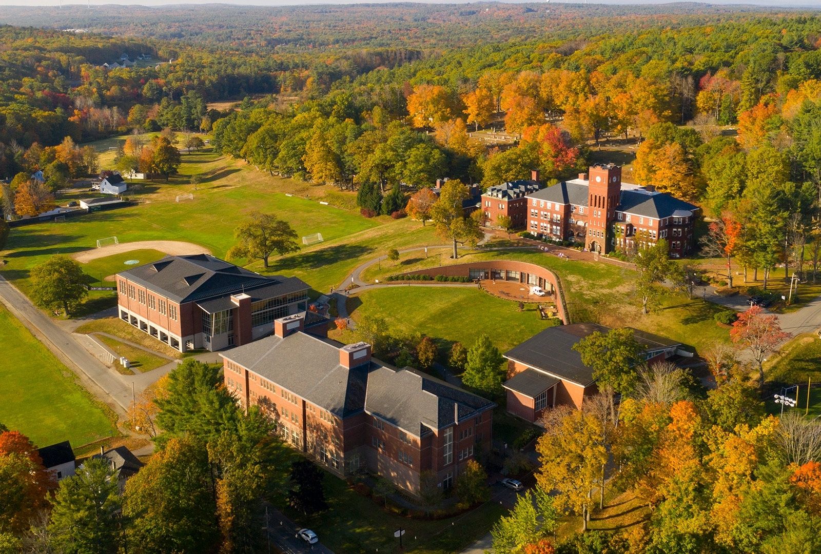 Escola de internato em Lausanne e Zurique na Suíça — educação de elite em ambiente alpino