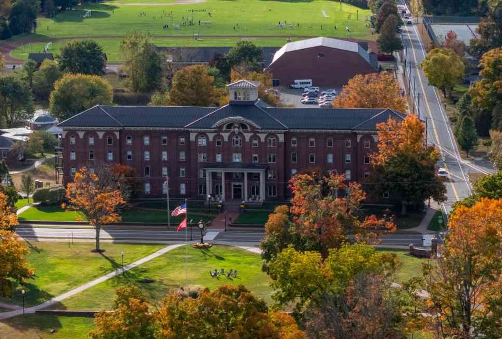 Instituto educacional em Madrid e Barcelona — Boarding School espanhola com ambiente internacional