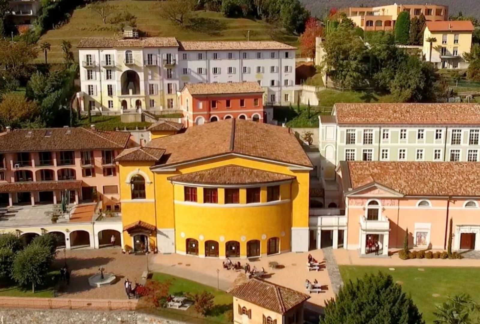 Campus histórico de Boarding School no Reino Unido — arquitetura gótica e tradição centenária